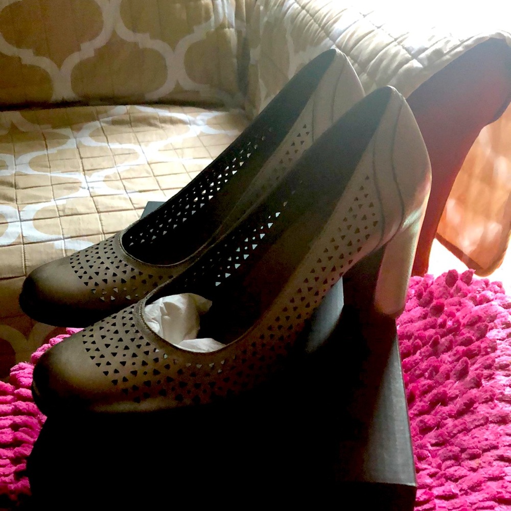 NWOT Ecco Bronze summer shoe. Perforated leather w rubber bottom.Never worn